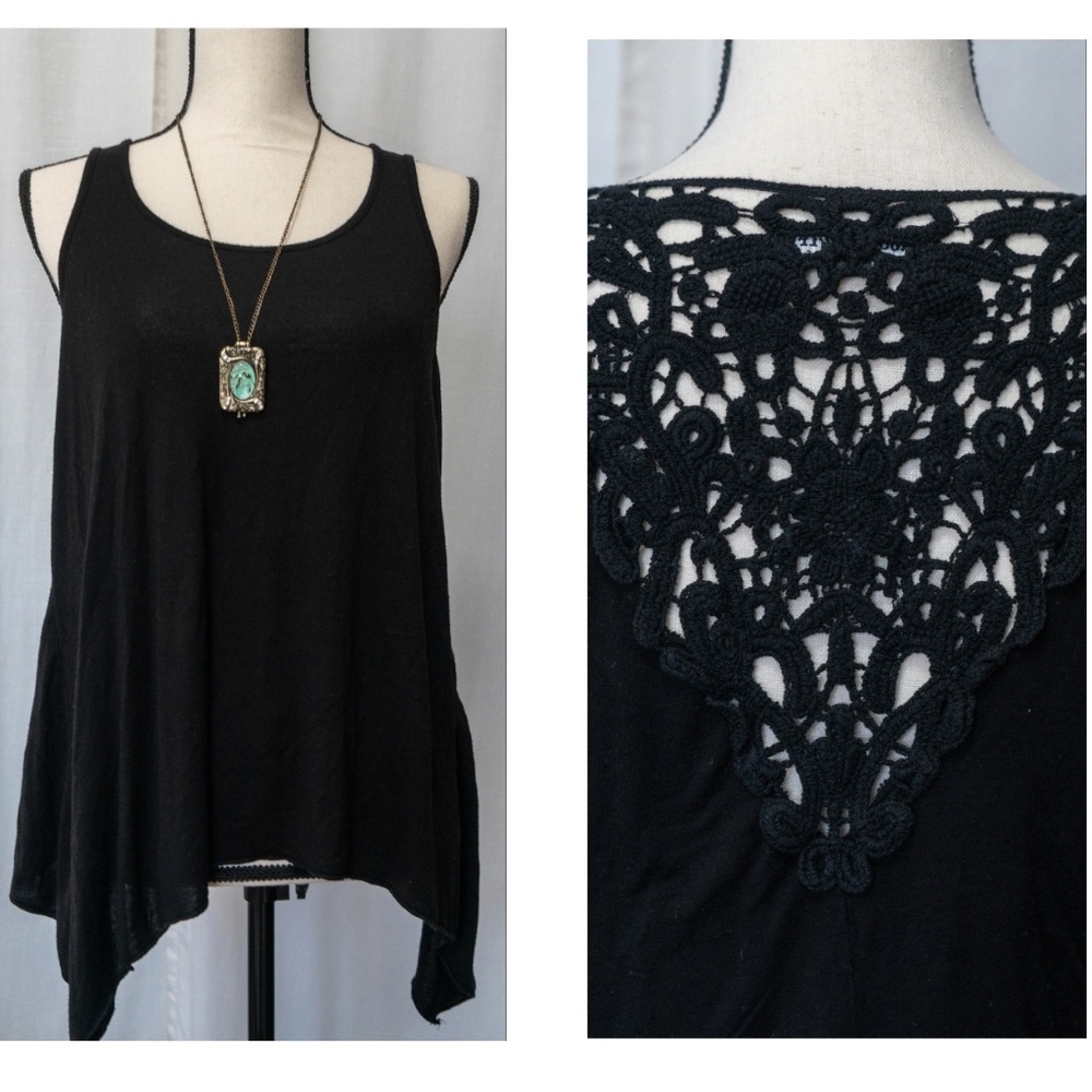 ➽ 3/15$ | About A Girl | Crochet back tank top